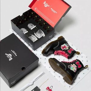 Dr. Martens Hello Kitty and Friends 7 Sanrio Docs